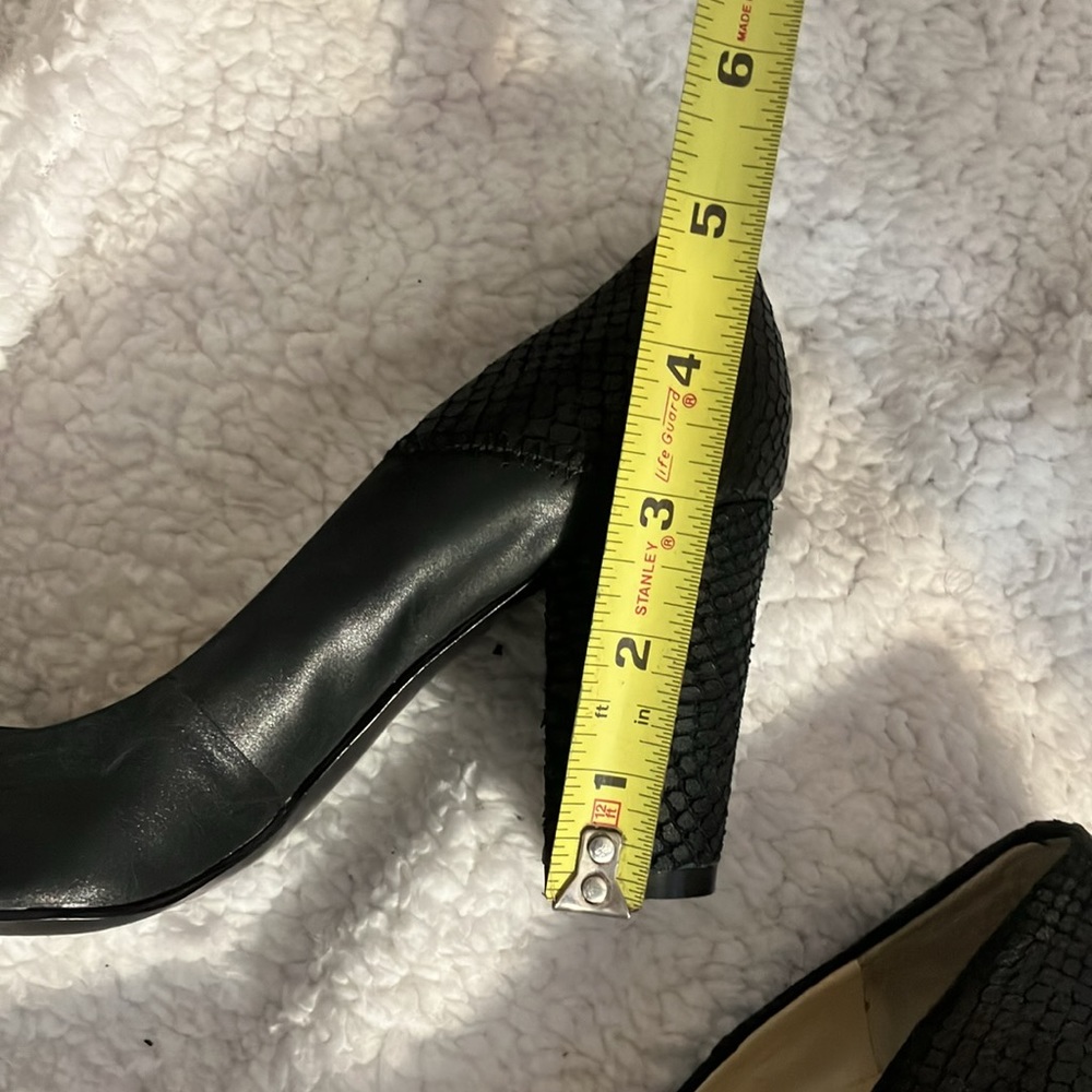Tahari Round Toe Black Heels - Picture 6 of 8